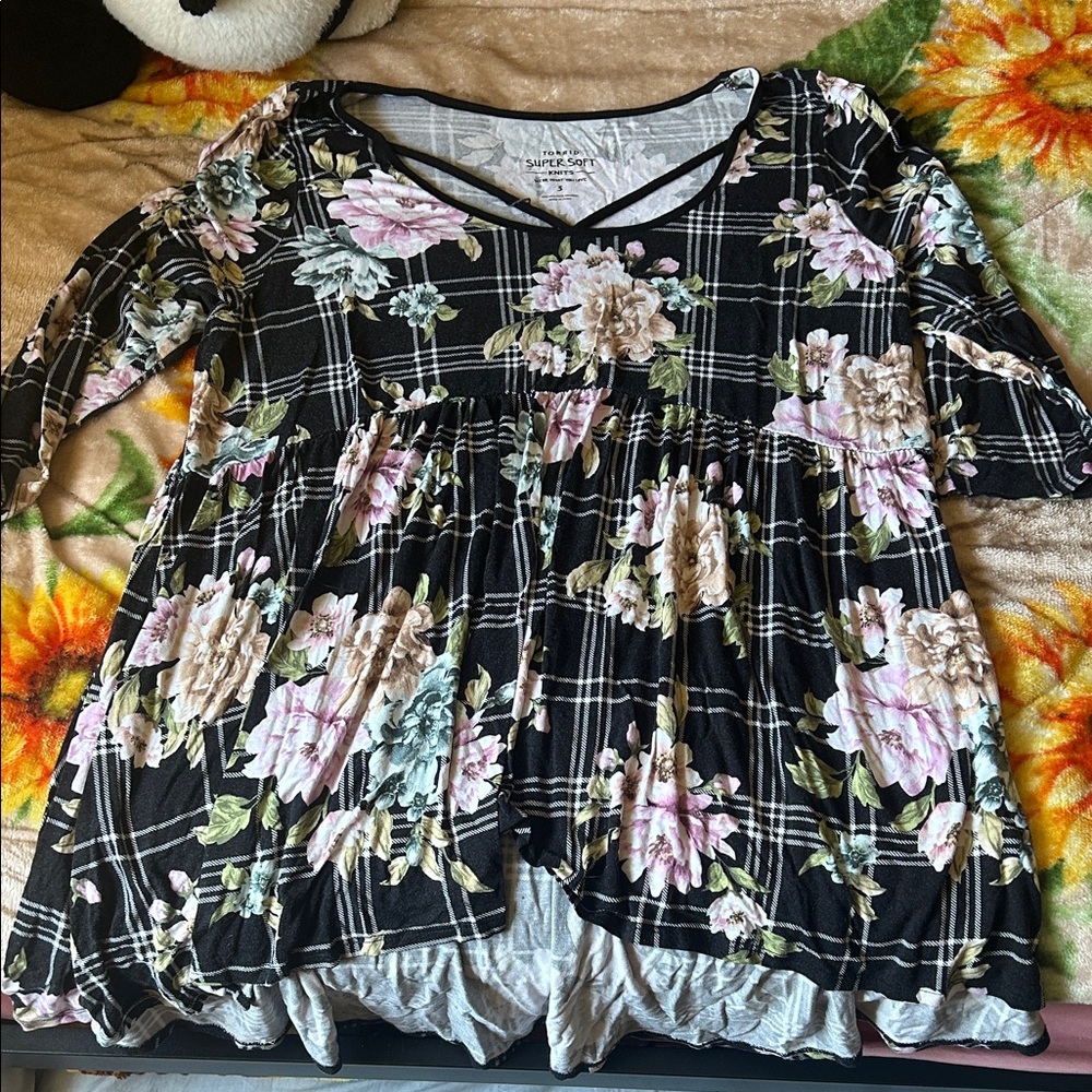 Torrid Black and Pink Ruffled Tunic with 3/4 Sleeves